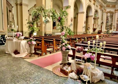 Decoración de boda en una iglesia
